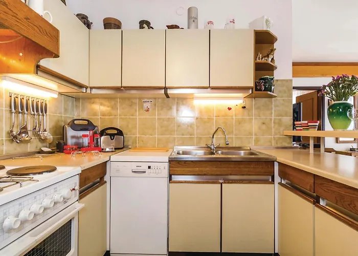 2 Bedroom Amazing In Kolavici