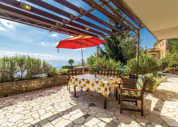 Lejlighed 2 Bedroom Amazing In Kolavici