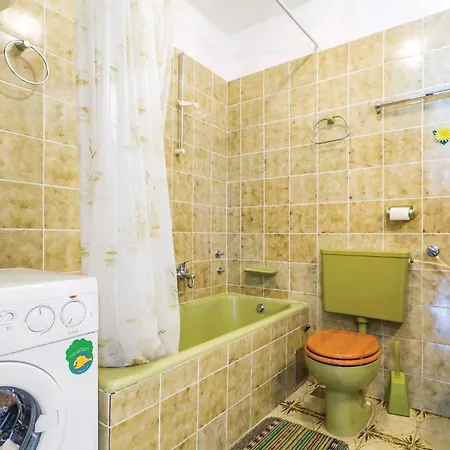 Appartement 2 Bedroom Pet Friendly In Kolavici *