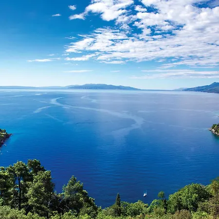 Apartment 2 Bedroom Pet Friendly In Kolavici *