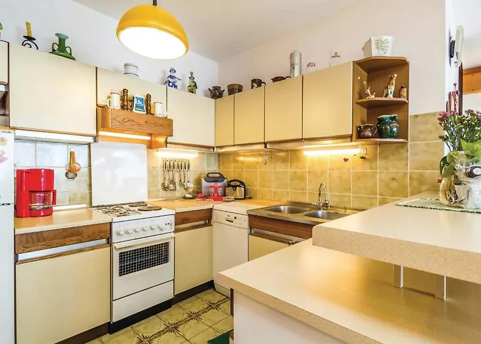 2 Bedroom Amazing In Kolavici Veprinac